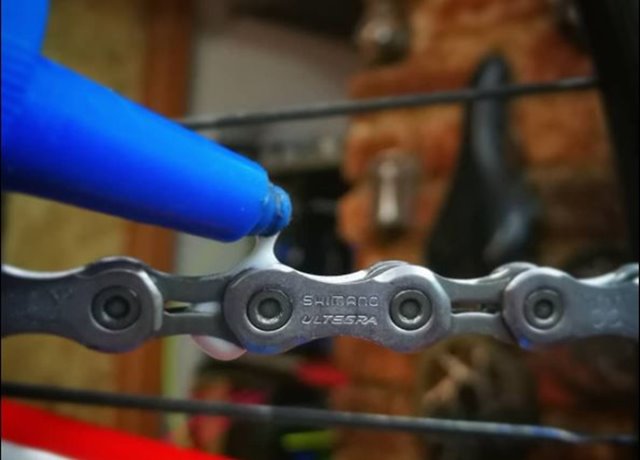 Cómo engrasar o lubricar una bicicleta 