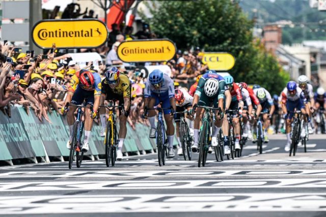 Sprint de la etapa 8 Foto: Le Tour de Francia
