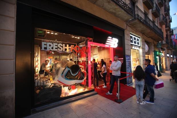 Mariscos bolsillo bomba New Balance inaugura su segunda flagship store en Barcelona