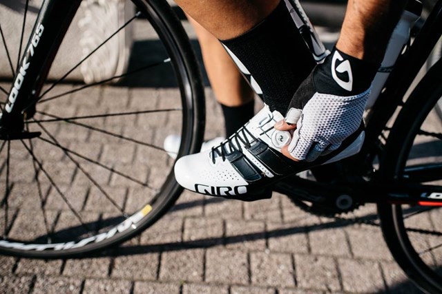 Calas, pedales y zapatillas para ciclismo - Carretera y MTB